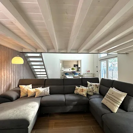 Apt. Virgo - Oasi Di Μενάτζιο