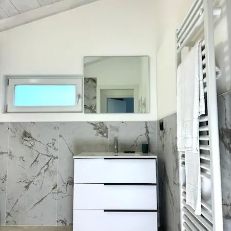 Apt. Virgo - Oasi Di 메나지오